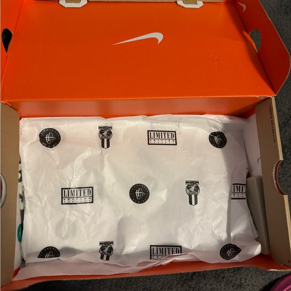 9.5 OFF WHITE ZOOM FLY TULIP - Picture 7 of 8